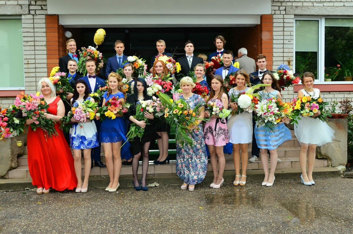 70. izlaidums, 1. foto – audzinātājas Inese Freimute, Valda Parema