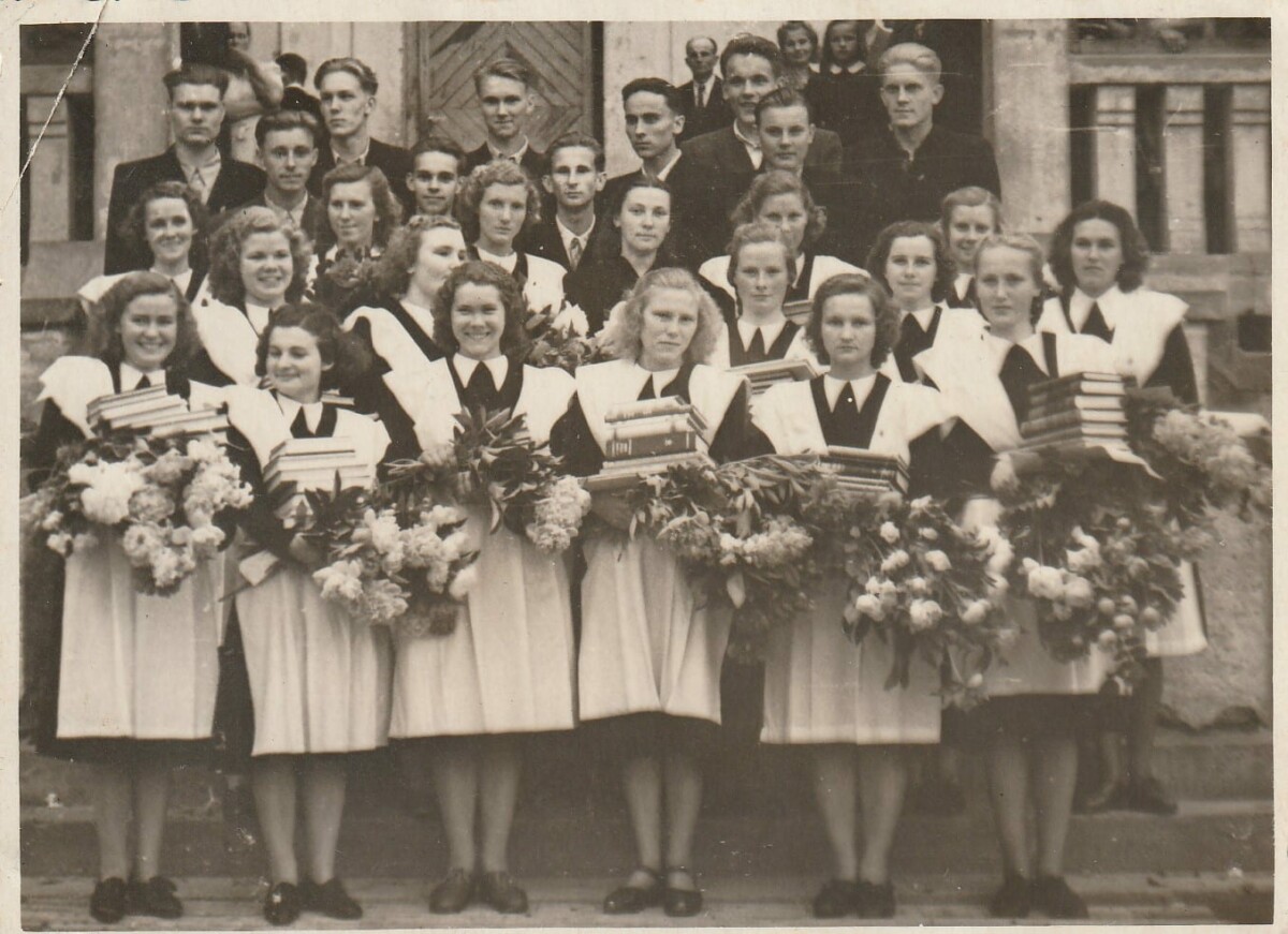 9. izlaidums, 1. foto – audzinātāja Marta Kajaka