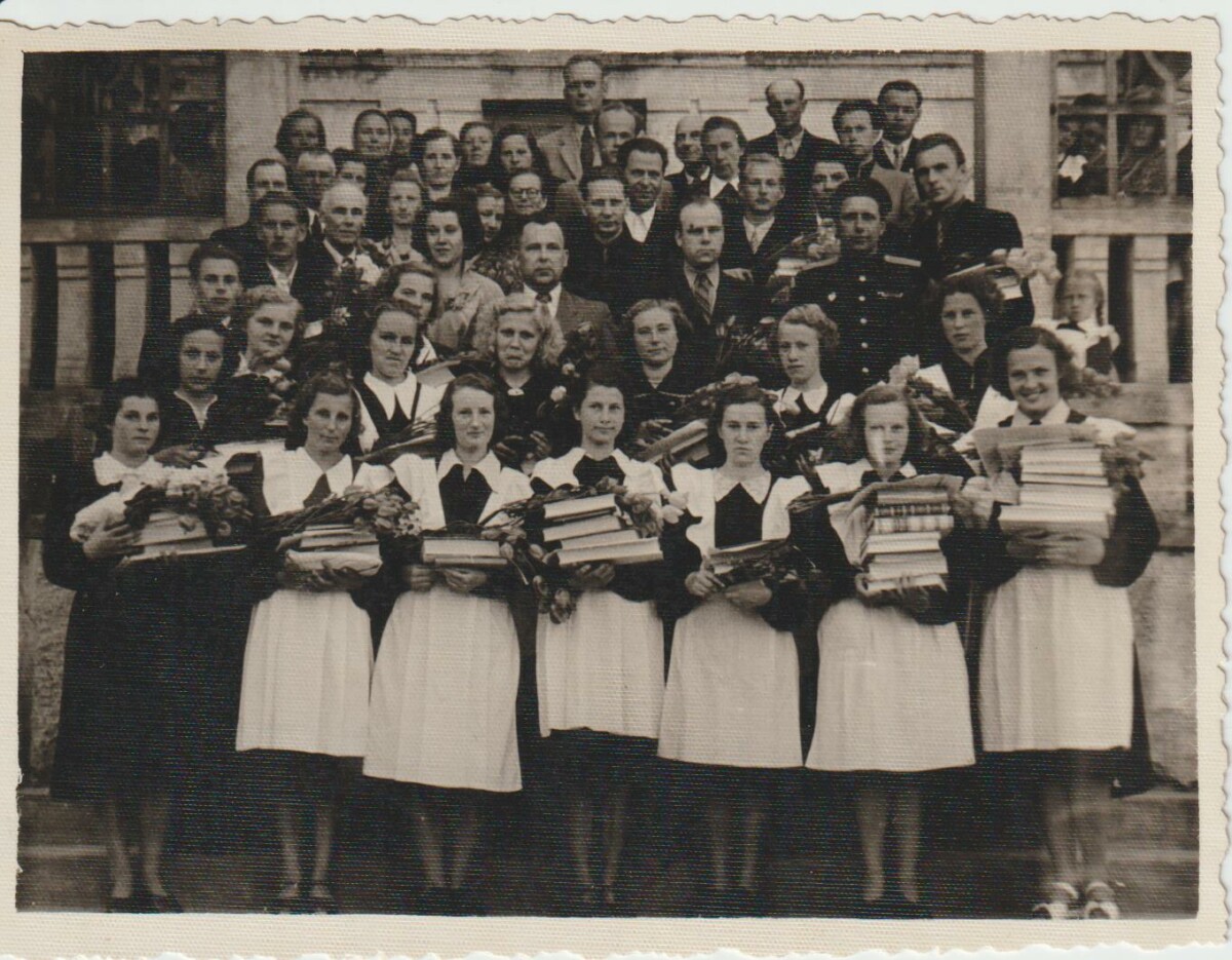 10. izlaidums, 2. foto – audzinātājs Gustavs Veterbergs