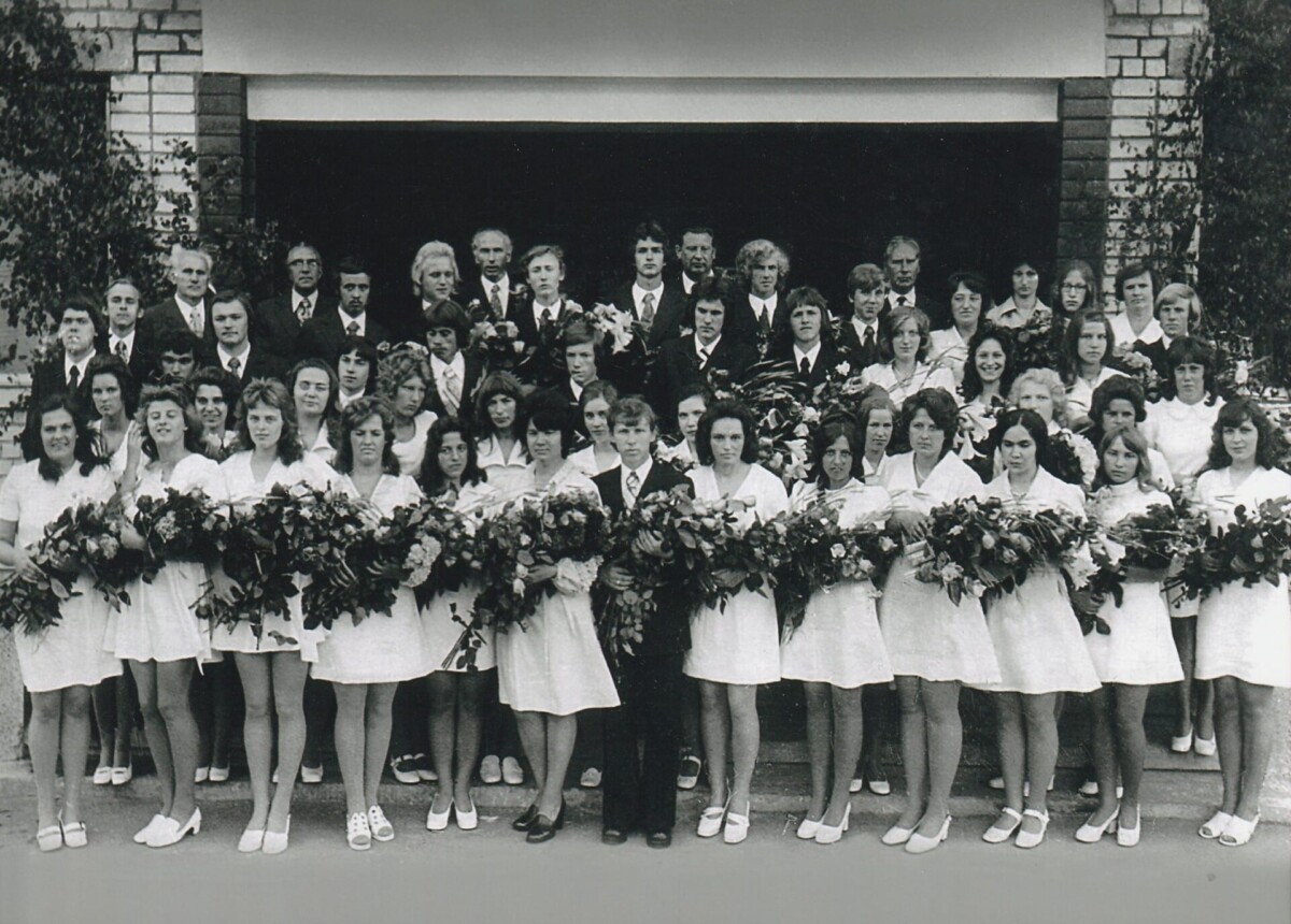 29. izlaidums, 3. foto – audzinātāji Gunārs Laicāns, Lūcija Zepa