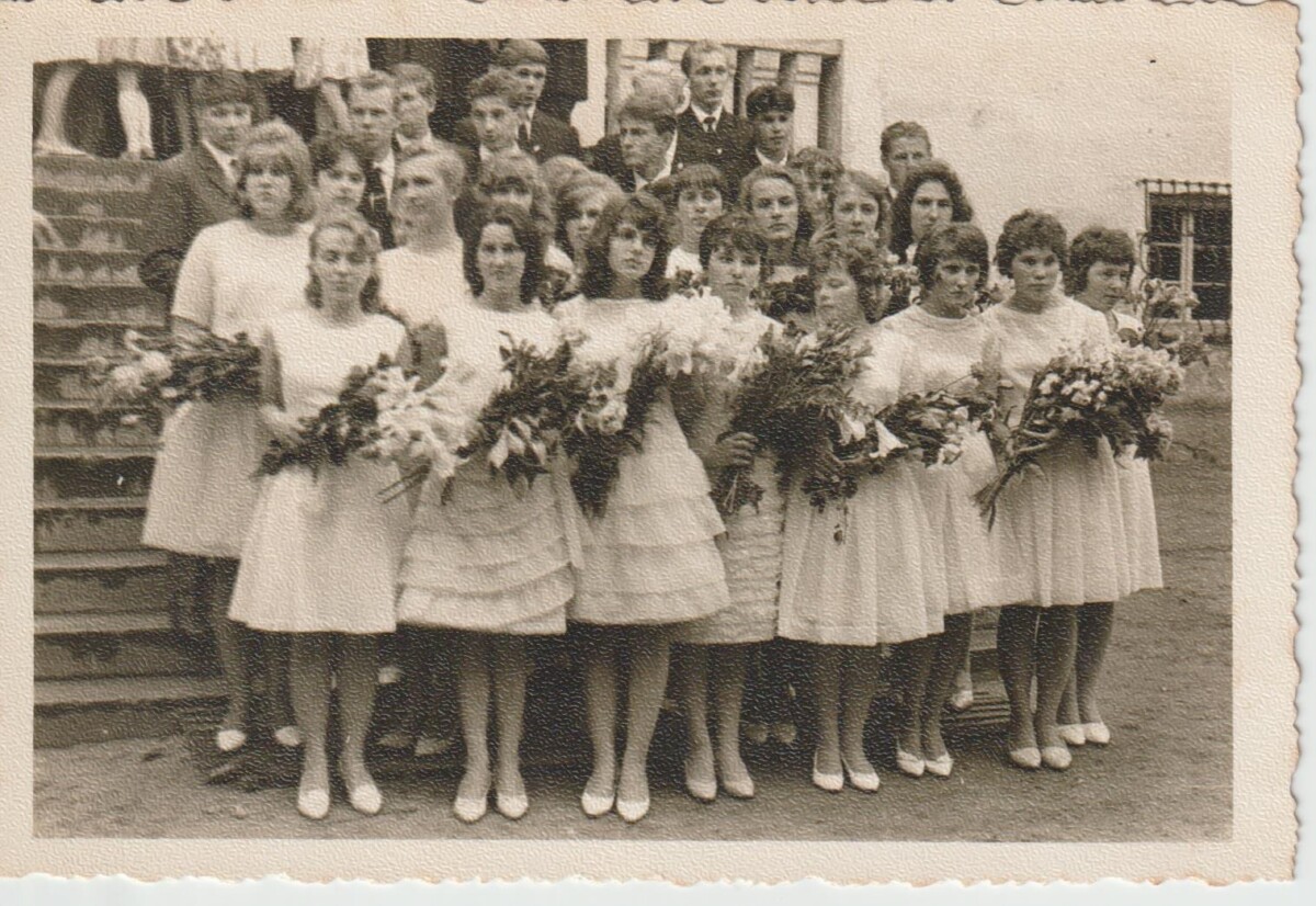 21. izlaidums, 1. foto – audzinātājas Emīlija Mežmale, Rita Klēvere, Hilda Vitmane