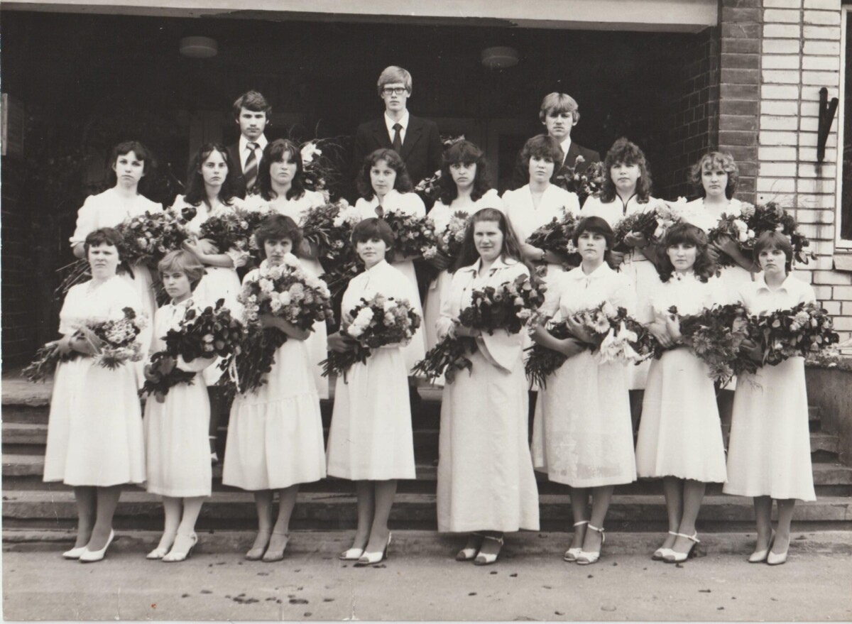 36. izlaidums, 2. foto – audzinātājas Marta Kajaka, Ligita Ulmane