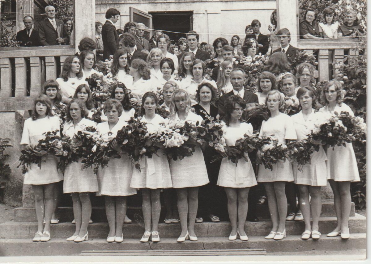 28. izlaidums, 1. foto – audzinātājas Rita Zemtiņa, Valentīna Aņisimova