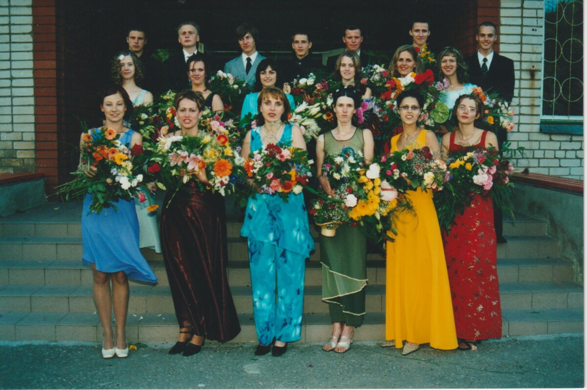 56. izlaidums, 1. foto – audzinātājas Inta Freiverte, Andra Grīvāne