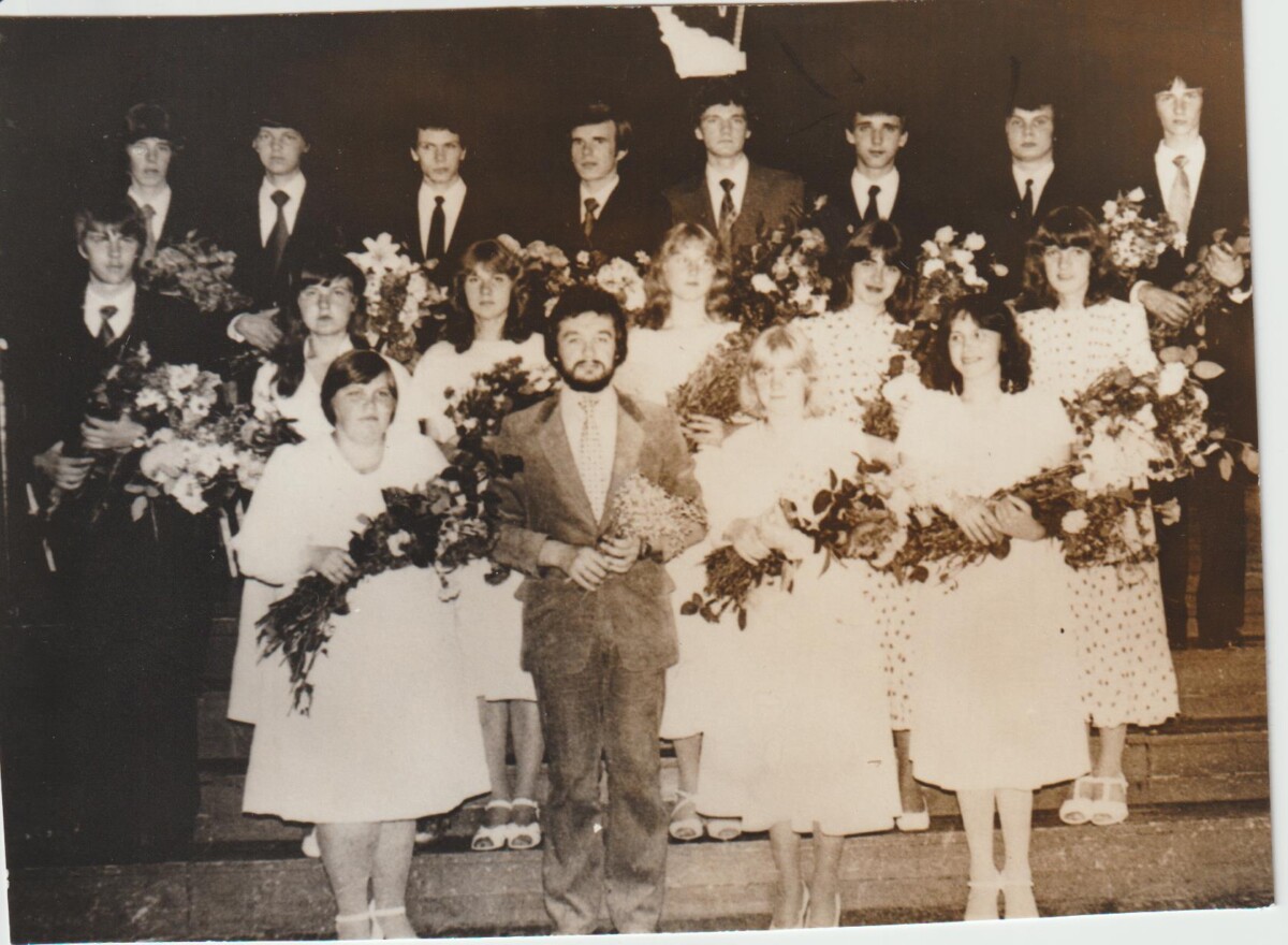35. izlaidums, 1. foto – audzinātāji Tālivaldis Ziņģis, Valda Parema
