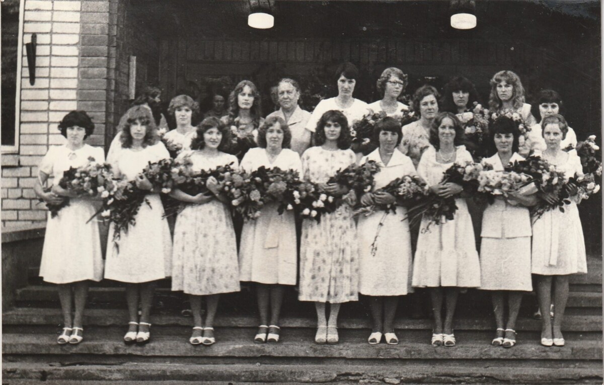 33. izlaidums, 1. foto – audzinātāji Ināra Ozoliņa, Atis Stāmers