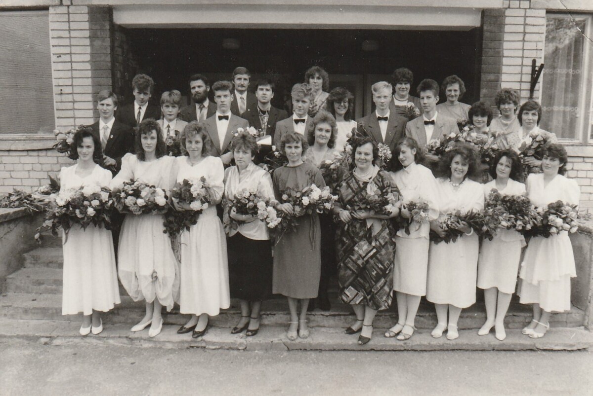 45. izlaidums, 1. foto – audzinātājas Skaidrīte Sniedze, Skaidrīte Motmillere
